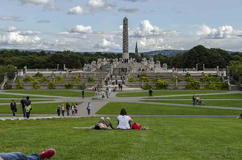 Noruega - Oslo 070 - parque Vigeland - El Monolito.jpg